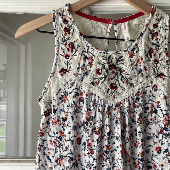 Floral Print Lace Detail Sleeveless Top - Picture 2 of 6